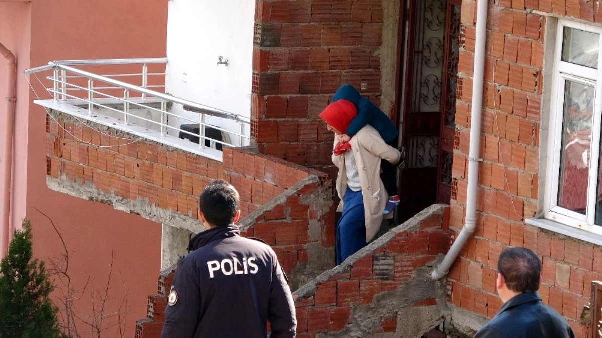 Ordu da şiddetli fırtına nedeniyle 4 katlı bina tahliye edildi