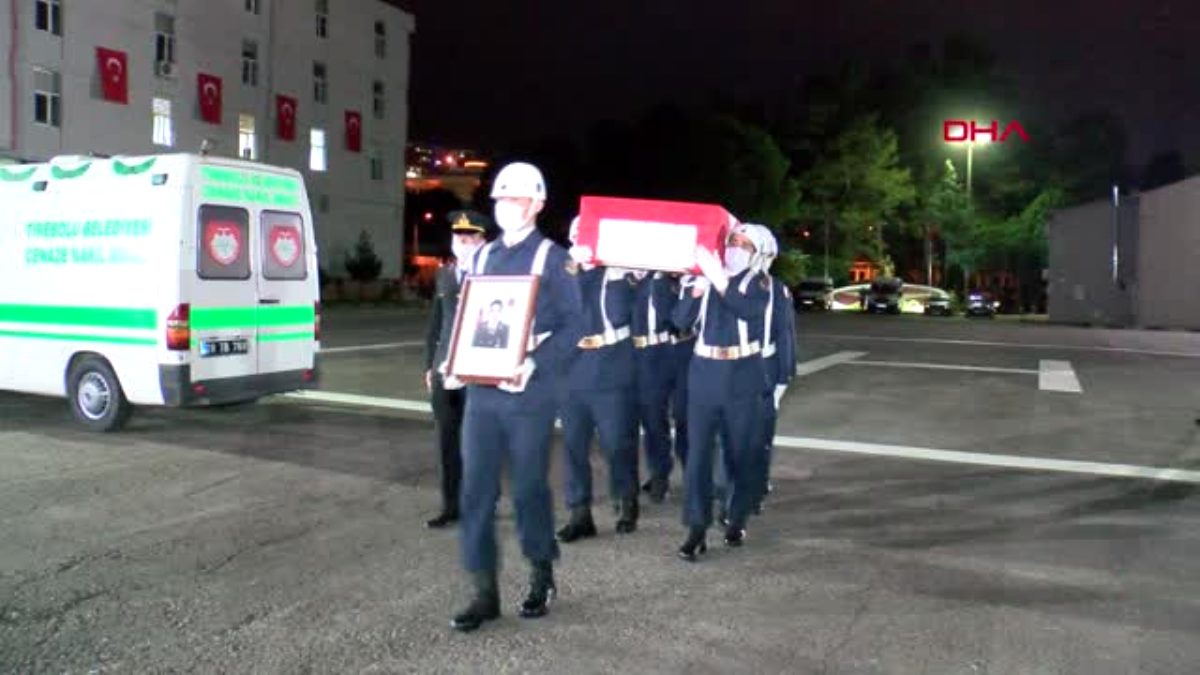 GİRESUN Sel felaketinde şehit olan Uzman Çavuş Aykut Variyenli nin naaşı, memleketi Adana ya…