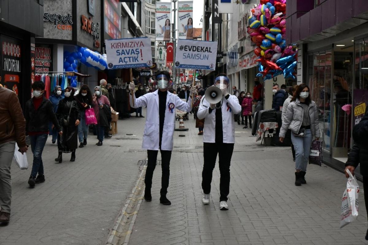 Çok yüksek riskli Samsun da tıp öğrencileri sokağa indi, megafonla halkı uyardı
