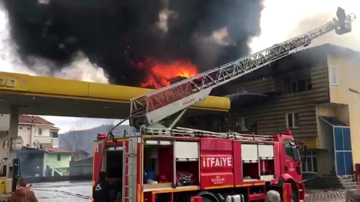 Son dakika haberleri: Akaryakıt istasyonu yangınında faciadan dönüldü