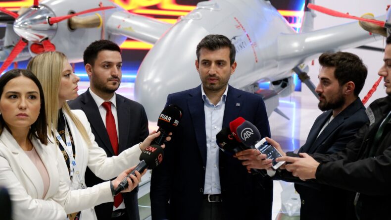 BAYKAR’DAN 1000 KONUT 2000 KONTEYNIR HİBE EDİLDİ