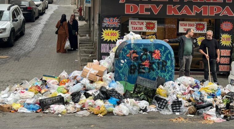 İZMİR’İ ÇÖP YIĞINLARI SARDI!